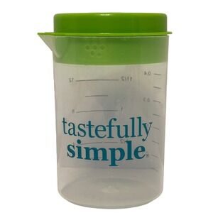 Tastefully Simple 16oz Salad Dressing Shaker Measuring Cup Green Lid Strainer